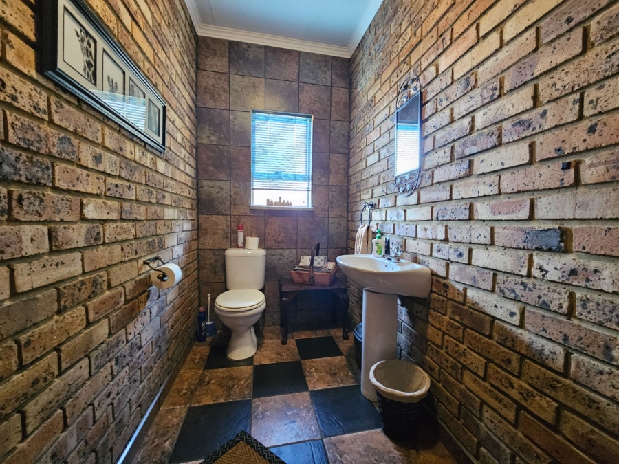 5 Bedroom Property for Sale in Vaalpark Free State